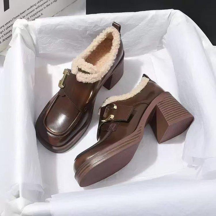 

Женские термоботинки из британского бархата на высоком каблуке из хлопка, зимние новые женские туфли на толстом каблуке с квадратным носком, маленькие кожаные туфли 40