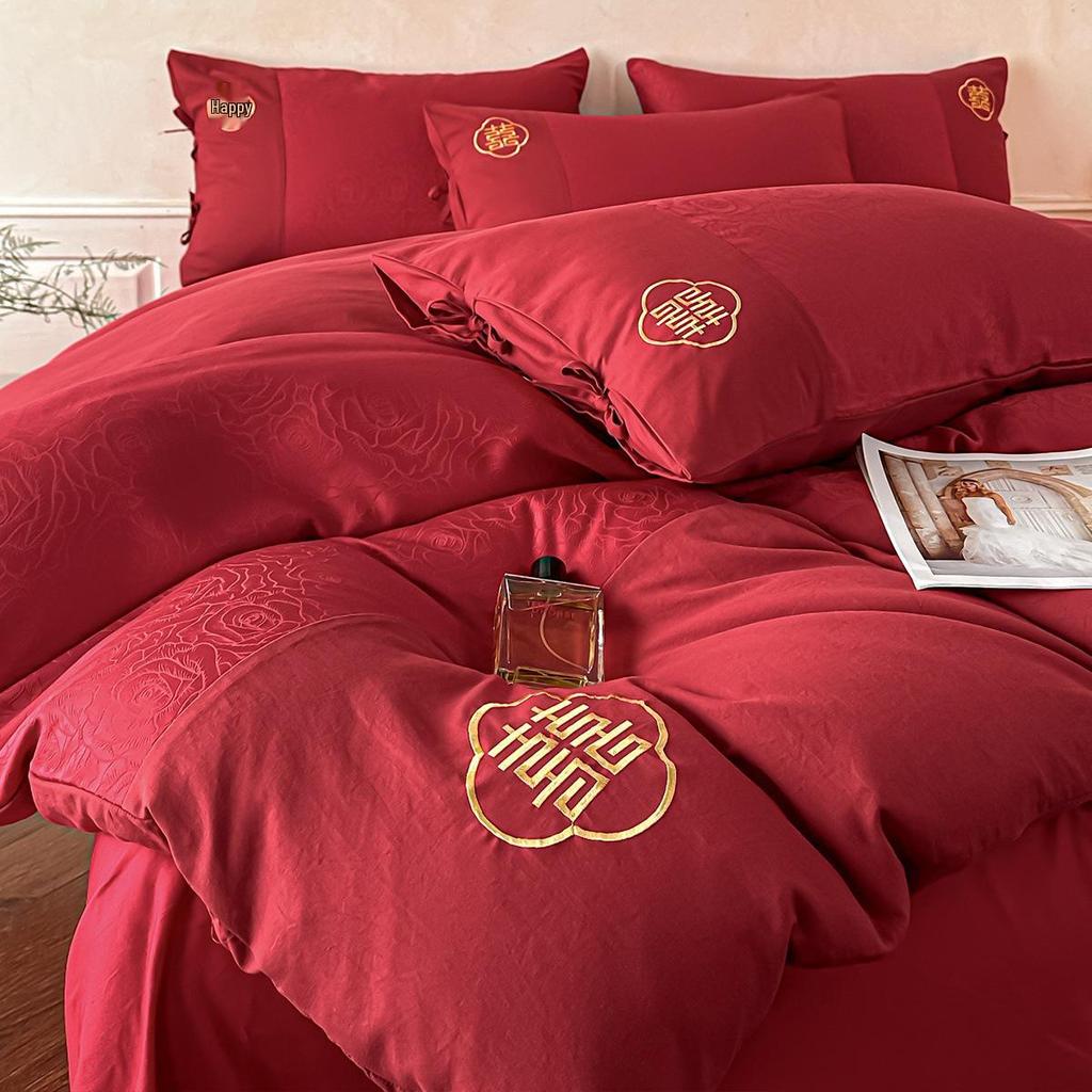 Rotes chinesisches Hochzeitsbettwäsche-Set: Braut-Bettbezug, Spannbettlaken und Happy Quilt für die Aussteuer