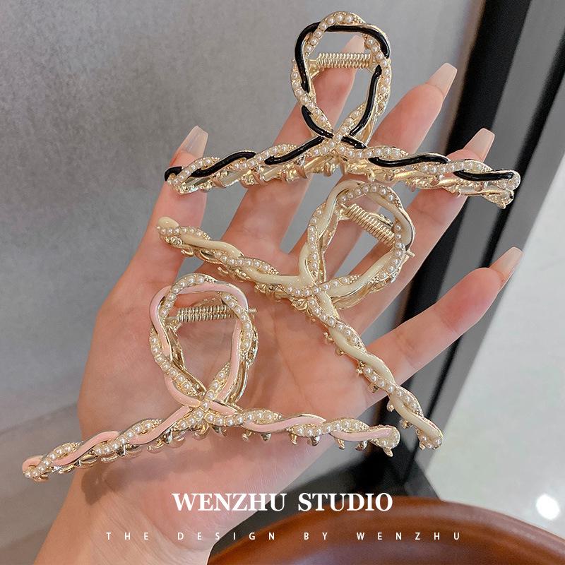 Korean Pearl Headdress Claw Clip for Women 2025 – Elegant Hair Accessory