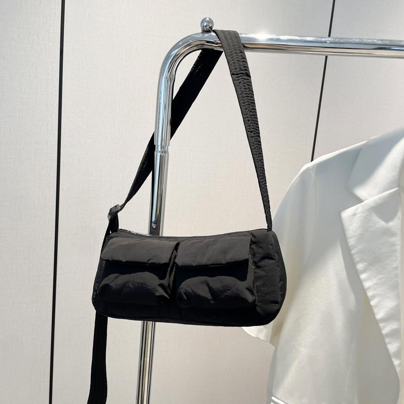 

Trendy new versatile solid color simple personality shoulder bag high sense niche commuting shopping design messenger bag чёрный