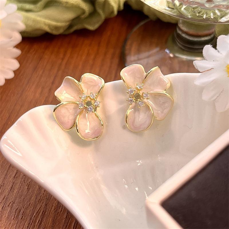Enamel Flower Stud Earrings for Women - Elegant and Luxurious High-end Earrings for Small-scale Autumn and Winter Accessories. розовый