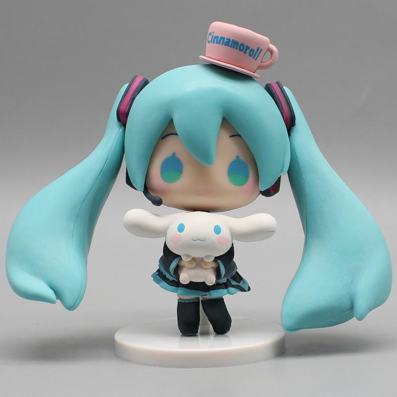 Hatsune Miku Anime Figurine Holding Cinnamoroll Bean Eyed Kawaii Tabletop Decorations Action Figures Doll Model Children ToyGift