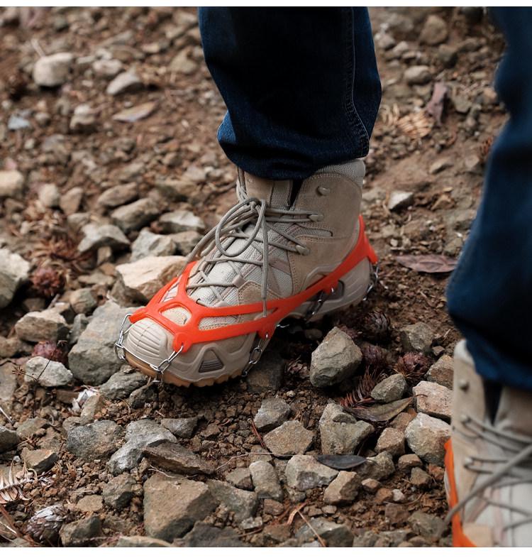 Crampones Reforzados con Bolsa de Almacenamiento: Cubrezapatos Antideslizantes de Látex Duraderos de 8 Dientes para Superficies Lluviosas, Rocosas y Nevadas.