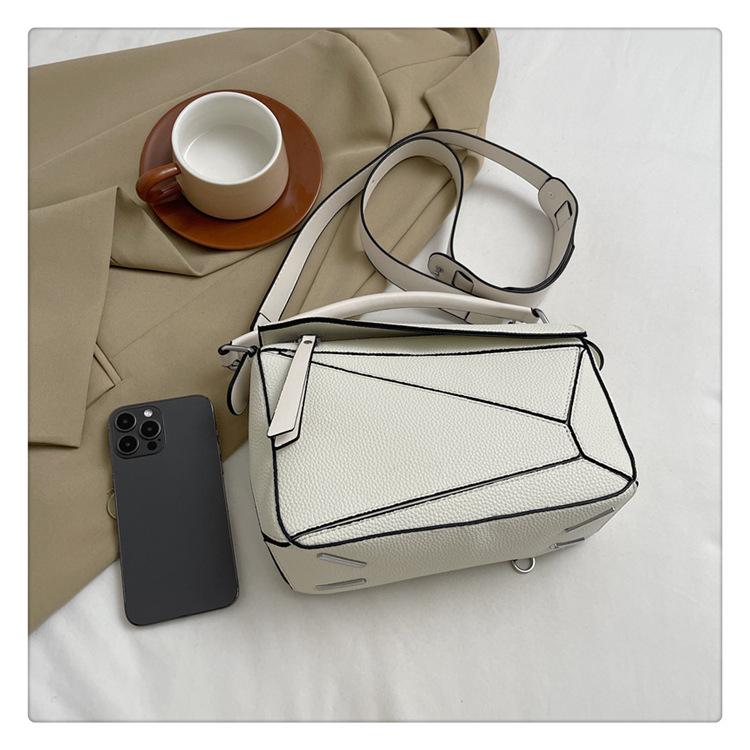 Lychee Pattern Portable Shoulder Messenger Bag, Fashionable and Practical.