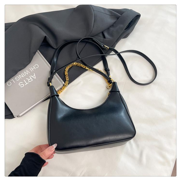 

Korean version of retro small bag women s 2025 new fashion versatile underarm bag casual simple niche chain messenger bag чорний