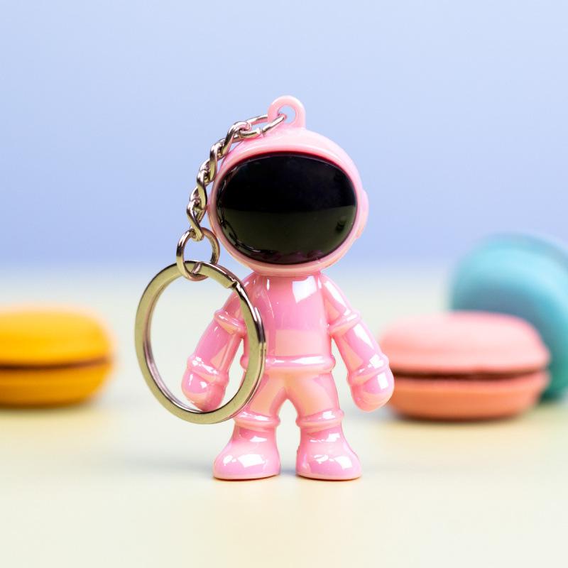 3D Astronaut Keychain: Trendy Car Pendant & Bag Accessory for Men and Women