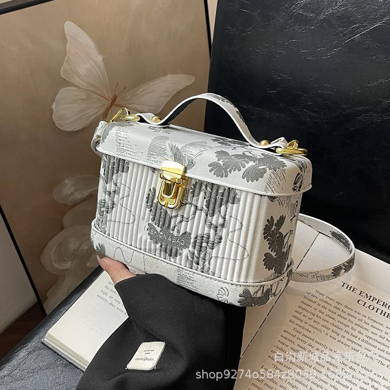 

This year s popular box portable small bag women 2025 new trendy Internet celebrity shoulder bag messenger bag білий