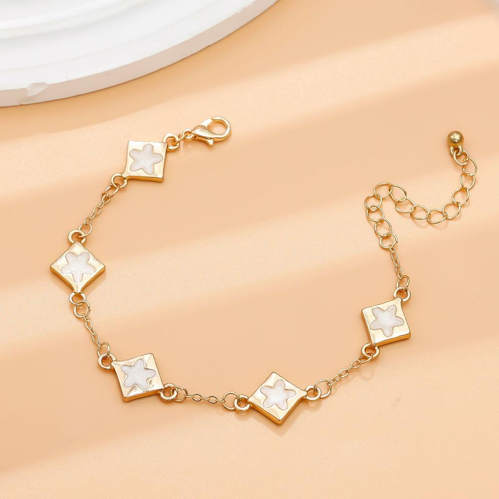 Hot-selling temperament versatile five-leaf clover flower jewelry simple and high-end women's bracelet jewelry