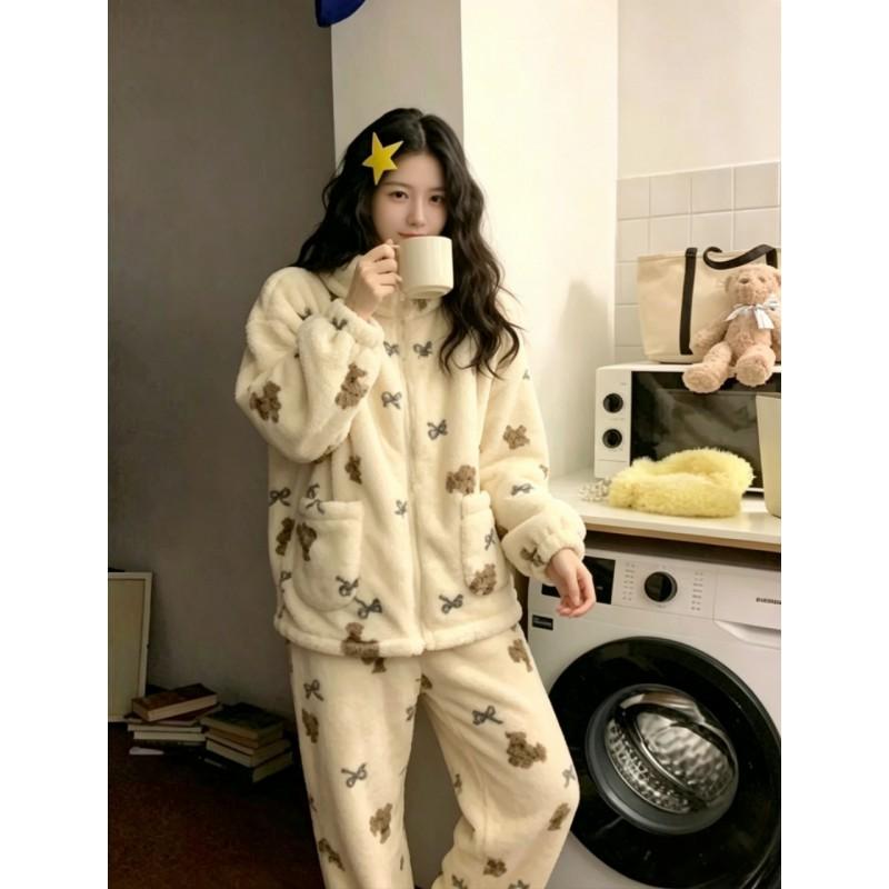 Set Pijama Confortabil din Fleece Coral pentru Femei Cu Fundă Imprimeu Urs Larg Cald Îmbrăcăminte de Noapte Ținută de Casă de Iarnă