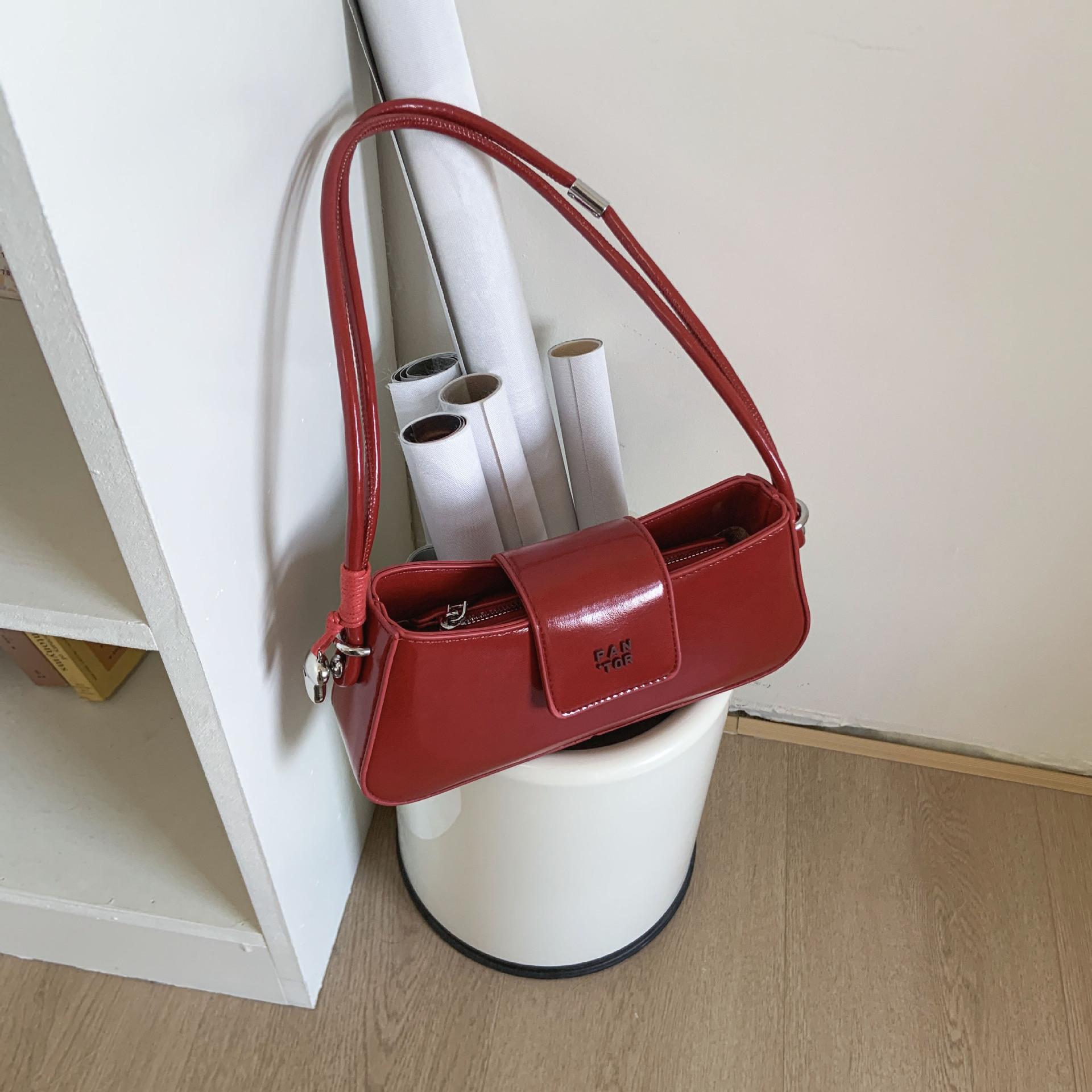 

2025 весна и лето новая простая дизайнерская сумка через плечо популярный модный тренд сумка под мышкой текстурная сумка-пельмень женская красный