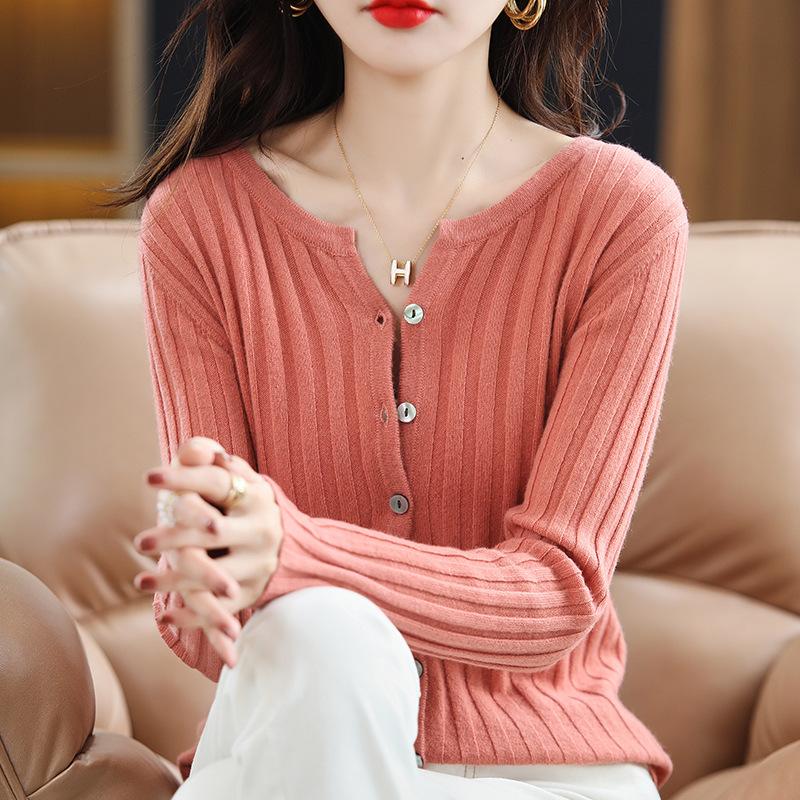 Pullover mit Rundhalsausschnitt für Damen im Frühling und Herbst Neuer modischer und vielseitiger Stil Einfarbige Strickjacke Jacke Oberteil