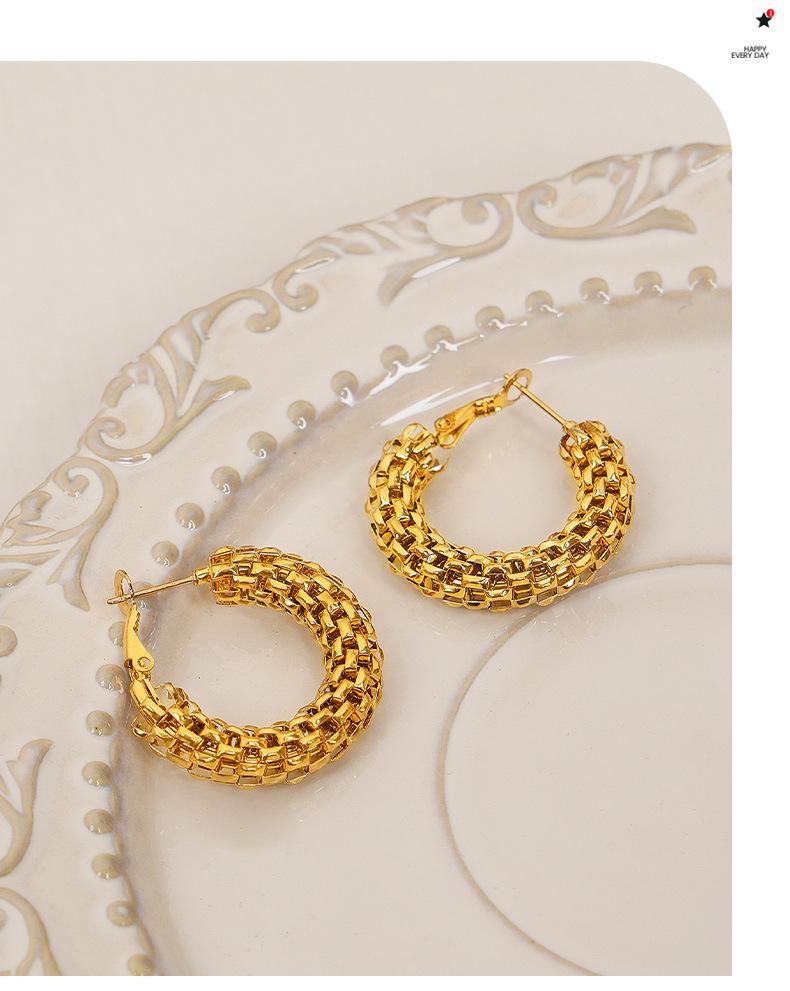 European and American Style Geometric Hollow Chain Design Titanium Steel U-Shaped Earrings