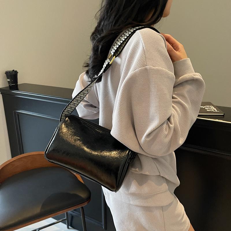 New shoulder bag fashion messenger bag versatile casual large-capacity commuter bag