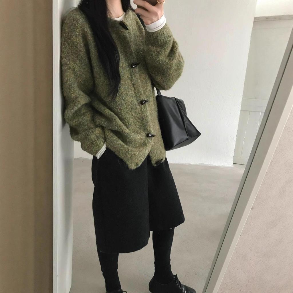 Japanese Style Soft Lamb Toggle Sweater - Women's Thickened, Cute, Comfortable Coat for Autumn 2025, White.