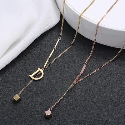 Collana da Donna in Acciaio di Titanio, Stile Coreano Freddo, Semplice Ciondolo Lettera D, Catena Corta per Clavicola, Accessori di Design di Nicchia.