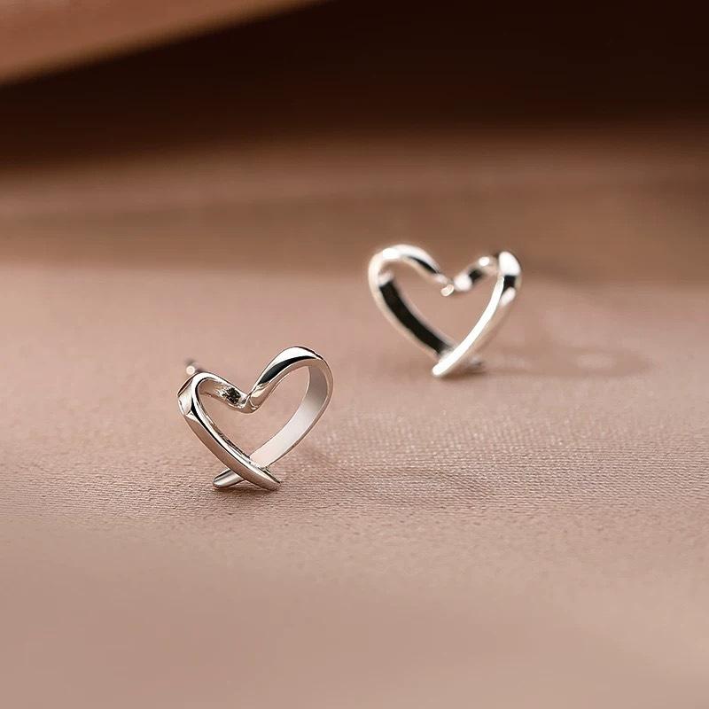 

Love Stud Earrings Women s New INS Niche Design High-end Earrings Ear Hole Earrings