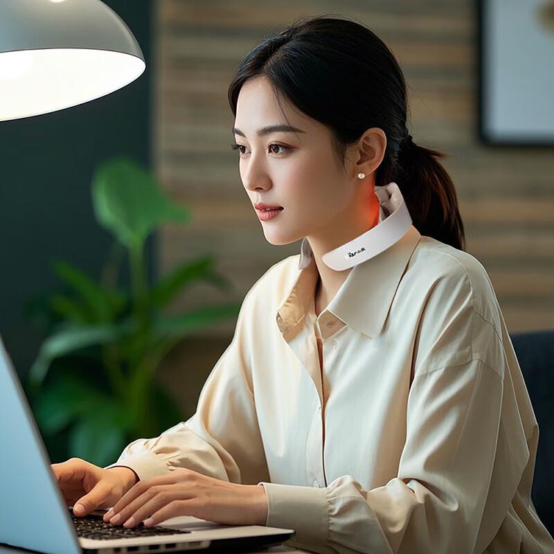 Bear AMQ-F05T6 Neck Massager with Red Bianstone Hot Moxibustion