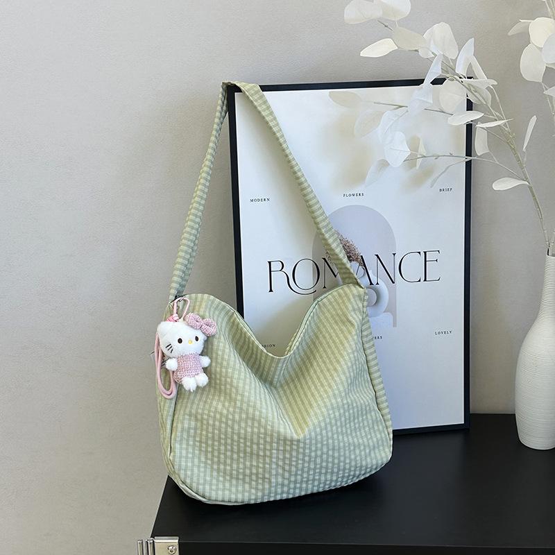 

Летняя популярная простая, легкая и универсальная повседневная практичная сумка для студентов для поездок на занятия, большая вместимость, на плечо, подмышку no pendant зелёный