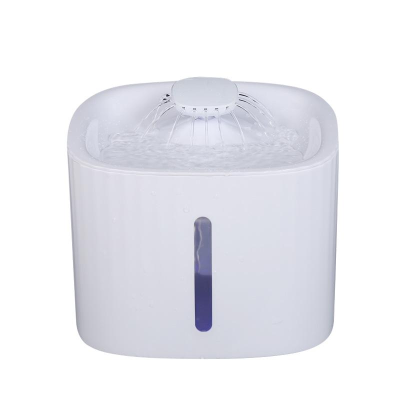 The new cat water fountain features an automatic circulating water flow system, keeping pets' mouths dry, suitable for dogs and