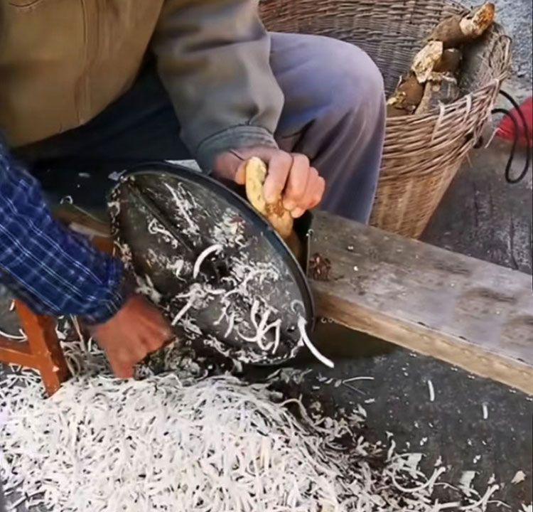 Landwirtschaftlicher Handkurbel-Häcksler: Maniok, Süßkartoffel, Rettich, Kürbis und Kartoffelhackgerät.