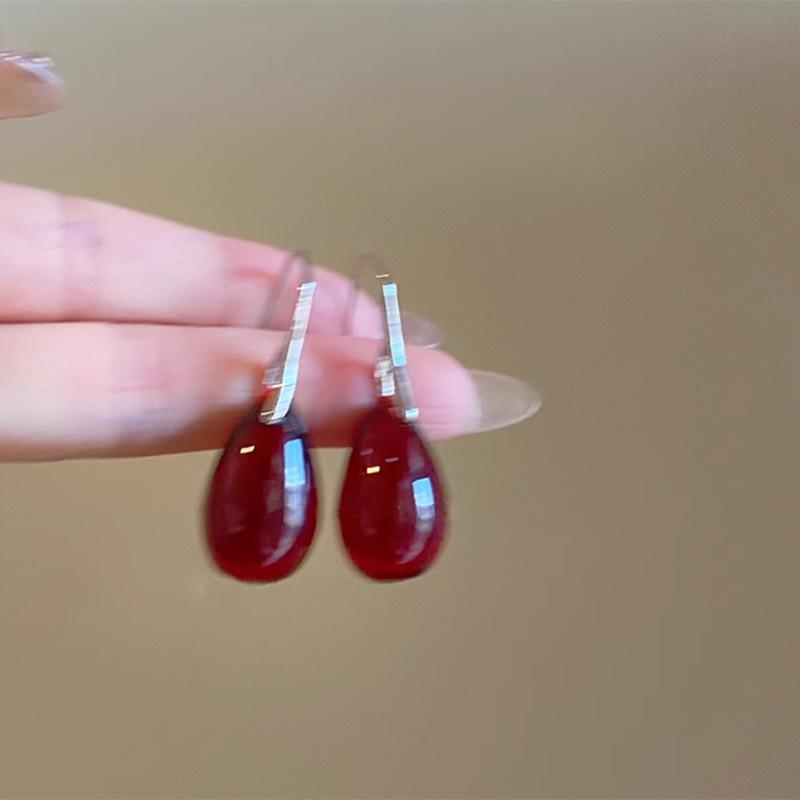 2025 Retro Red Maillard Versatile Women's Stud Earrings - Unique High-End New Year Style