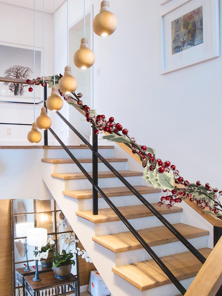 Xmas Berry Garland 1.2m Foam Iron Wire Lifelike Artificial Xmas Berry Vine for Holiday Home Decoration