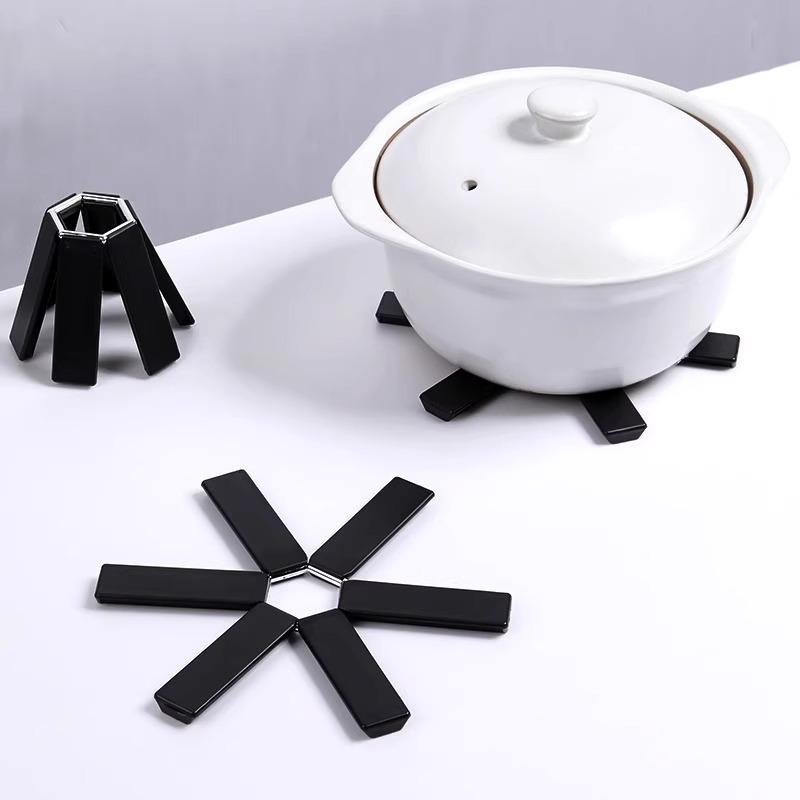 Skládací Izolované Prostírání: Žáruvzdorné podložky proti opaření na jídelní stůl, pod hrnec, kastrol nebo mísu.