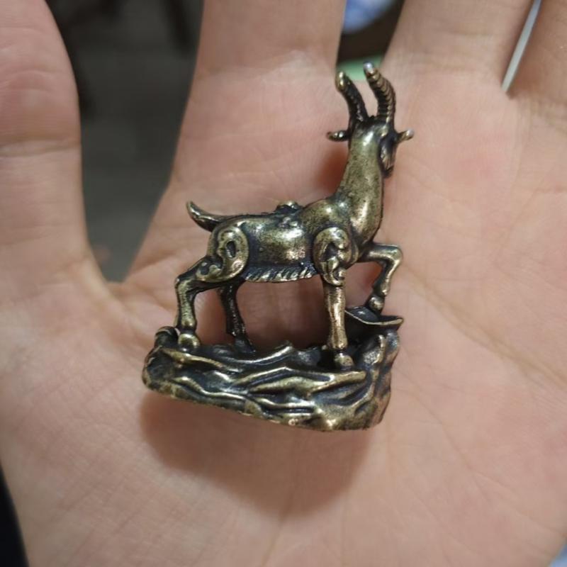 Metal Zodiac Goat Statue Handmade Sheep Ornament 1Pcs Artistic Table Decor for Home Office Souvenir Gift