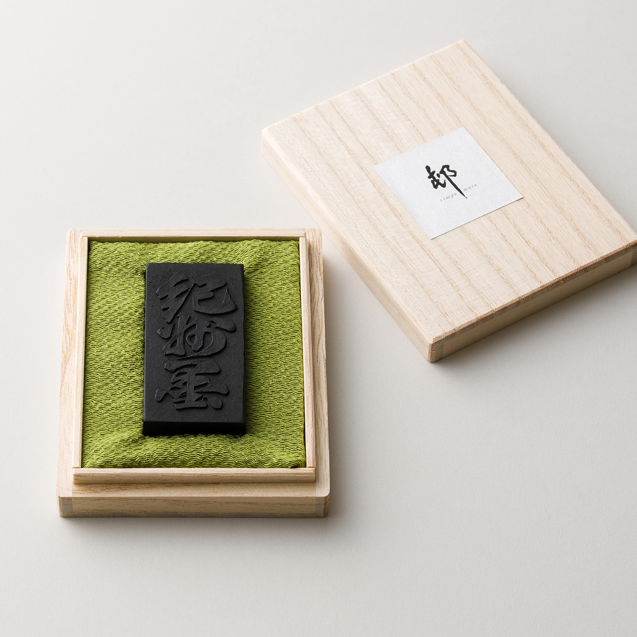 

Kishu a pine soot ink made from Kishu pine soot G Ink, 100% (large, 3-piece set)