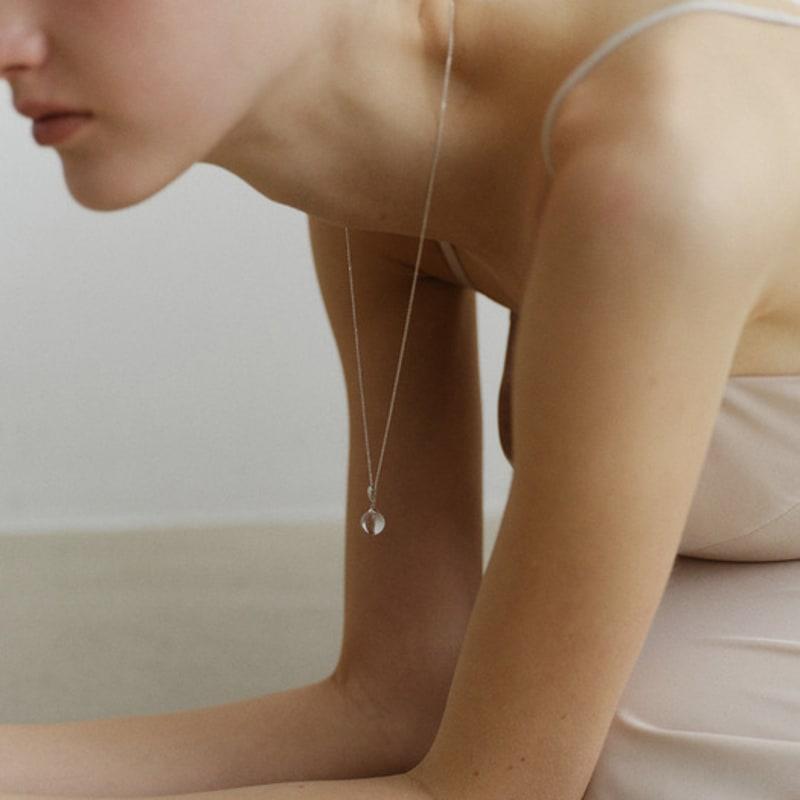 Ovbeige [VEI] 925silver WHITE QUARTZ BELL NECKLACE