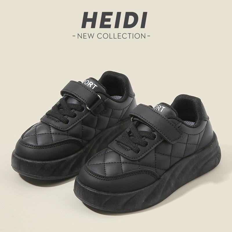 Dziecięce buty sportowe 2025 wiosna i jesień chłopięce codzienne buty typu board shoes lekkie dziewczęce małe białe buty miękka podeszwa dziecięce buty chlebek pojedyncze