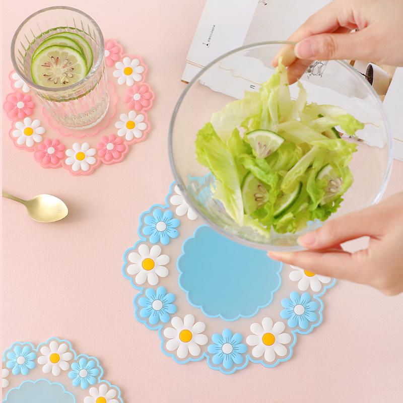 Kreslená sedmikráska Žáruvzdorná silikonová podložka a sada podtácků