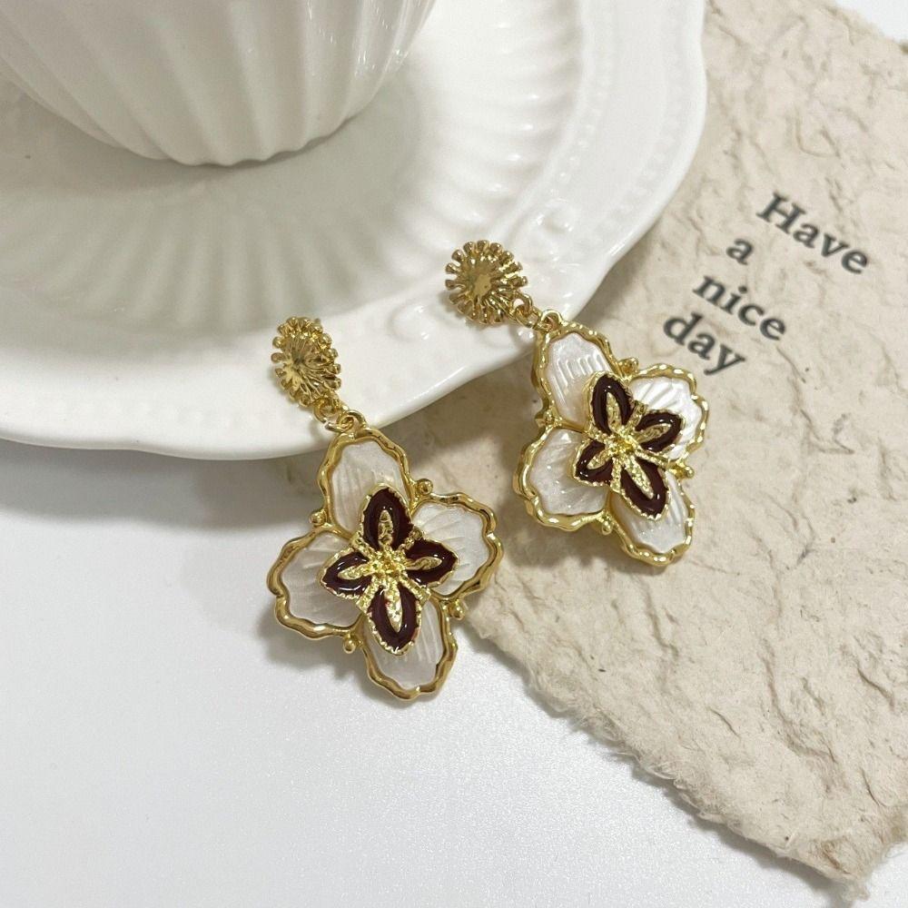 Luxury Flower Drop Earrings Lucky Metal Ear Drop Fashion Vintage Dangle Earrings Women