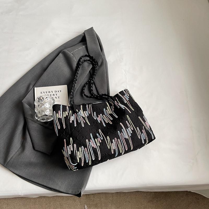 

Chic And Trendy Large Capacity Shoulder Bag For Casual Commute And School Use чорний