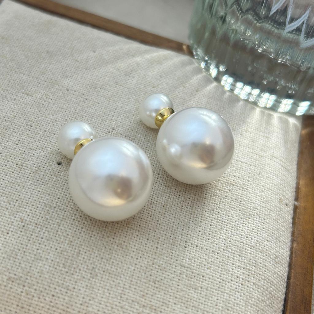 D home front and rear two wear double-sided pearl stud earrings for women with high sense of high quality and high quality stud earrings.