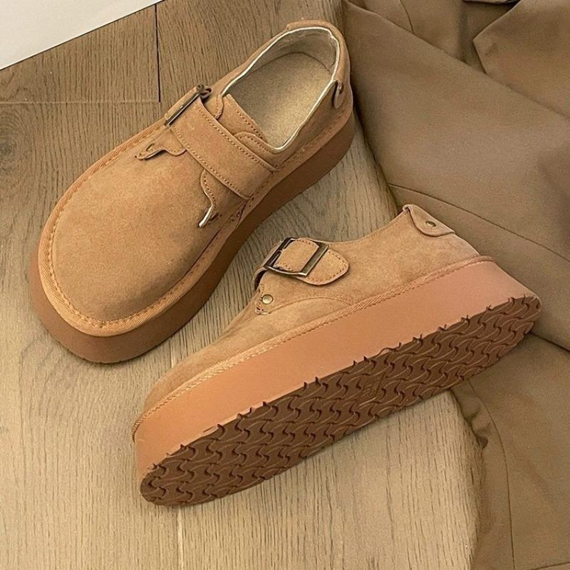 Retro women's autumn new models are trendy with thick soles and soft soles