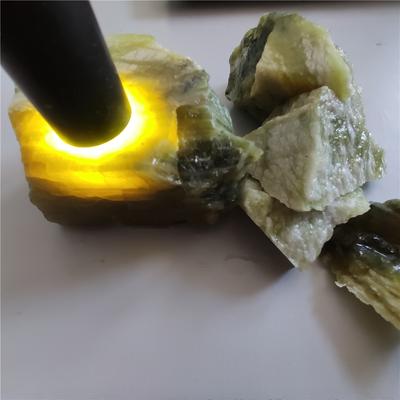 Naturalny surowy wzór drzewa Jadeit kamień zielony afgański jadeit minerały okazy surowy kamień do obróbki biżuterii dekoracja domu kamień