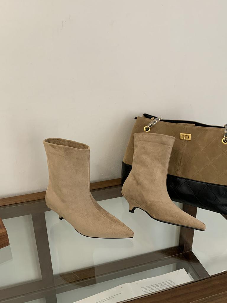 Retro Pointed Martin Boots Women's 2025 New Medium Boots Women's Medium Heel Straight Boots Bare Boots Fashion Short Boots
