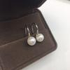 Trending on Xiaohongshu: Recommended Products*Elegant high-heeled silver hook earrings, fashionable Korean-style, with bright freshwater pearl