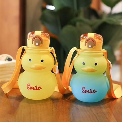 Sticlă de apă rață 650ml cu pai Design cu blocare Suspendă Deschidere cu o singură cheie Capac transparent Cupă de apă rață Kawaii etanșă pentru student