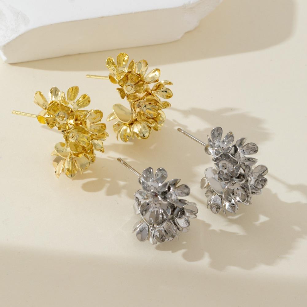 Retro Exquisite Gold Color Flowers C-circle Stud Earrings for Women Fashion Temperament Party Daily Wear Jewelry Accessory Gifts