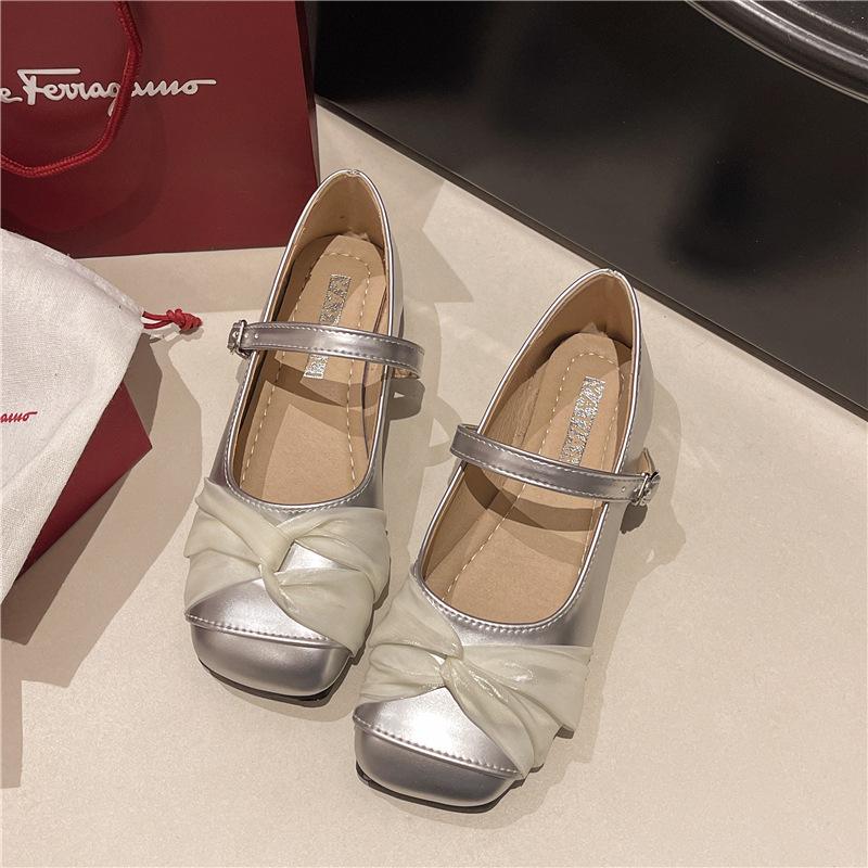 

Туфли женские Мэри Джейн с квадратной головкой, лето 2025, новые с юбкой, на плоской подошве, сказочные, легкие, кожаные, одинарные туфли 40 серебряный