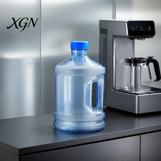Food Grade Plastic Water Jug Reusable with Handle And Screw Top, 3.78L Capacity Portable Dispenser Bucket Dispenser, Bottle for Home Office