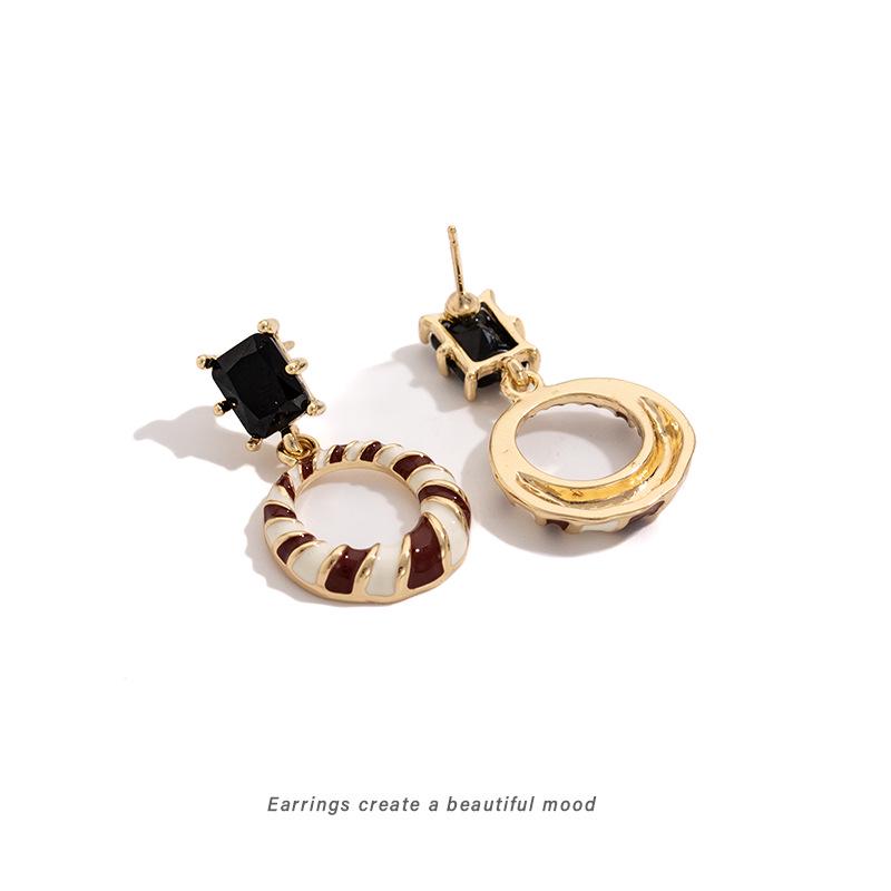 

Retro Striped Hollow Studs: Unique Luxury Hoop Earrings for Women