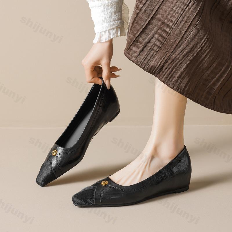 Woman Flat Shoes Fashion Pointed Toe Elegant Metal Flower Decoration Slipon Shallow Shoes Comfortable Soft Height Increase Flats