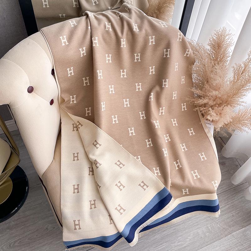 

Женская высококачественная универсальная теплая шаль из искусственного кашемира — простой повседневный зимний стиль, двойного назначения с буквенным дизайном 185cm хаки