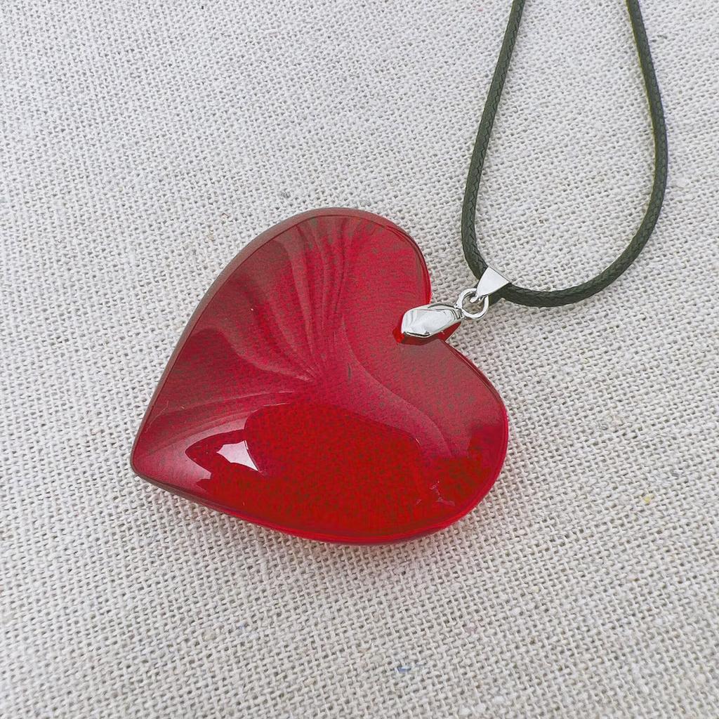 Collana con ciondolo a cuore rosso Collana con cuore rosso d'amore Regalo ispirato all'amore romantico per le donne