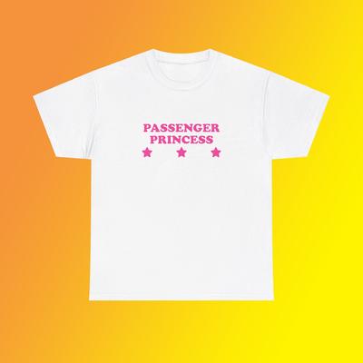 T-shirt Lourd en Coton Unisexe Passenger Princess Iconique Y2K Drôle It Girl Sarcasme Petite Amie Sassy Fête Chaotique Déséquilibré Mignon Haut Cadeau