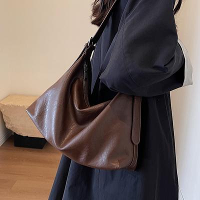 Large Capacity Bag Women's Autumn and Winter Versatile Retro  New Fashion Shoulder Messenger Bag Texture Women's Dumpling Bag