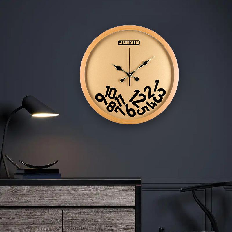 New Wood Grain Light Luxury Wall Clock Living Room Bedroom Silent Clock Personalized Creative Decoration Restaurant Clock
